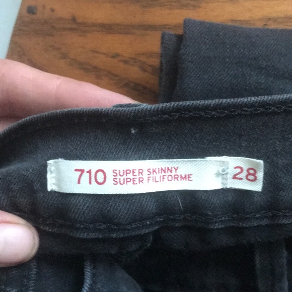 Black Levi’s 710 Super Skinny - Picture 3 of 3